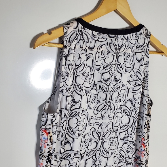 White House Black Market Women's black&White Floral Asymmetrical Sleeveless top - Picture 3 of 7